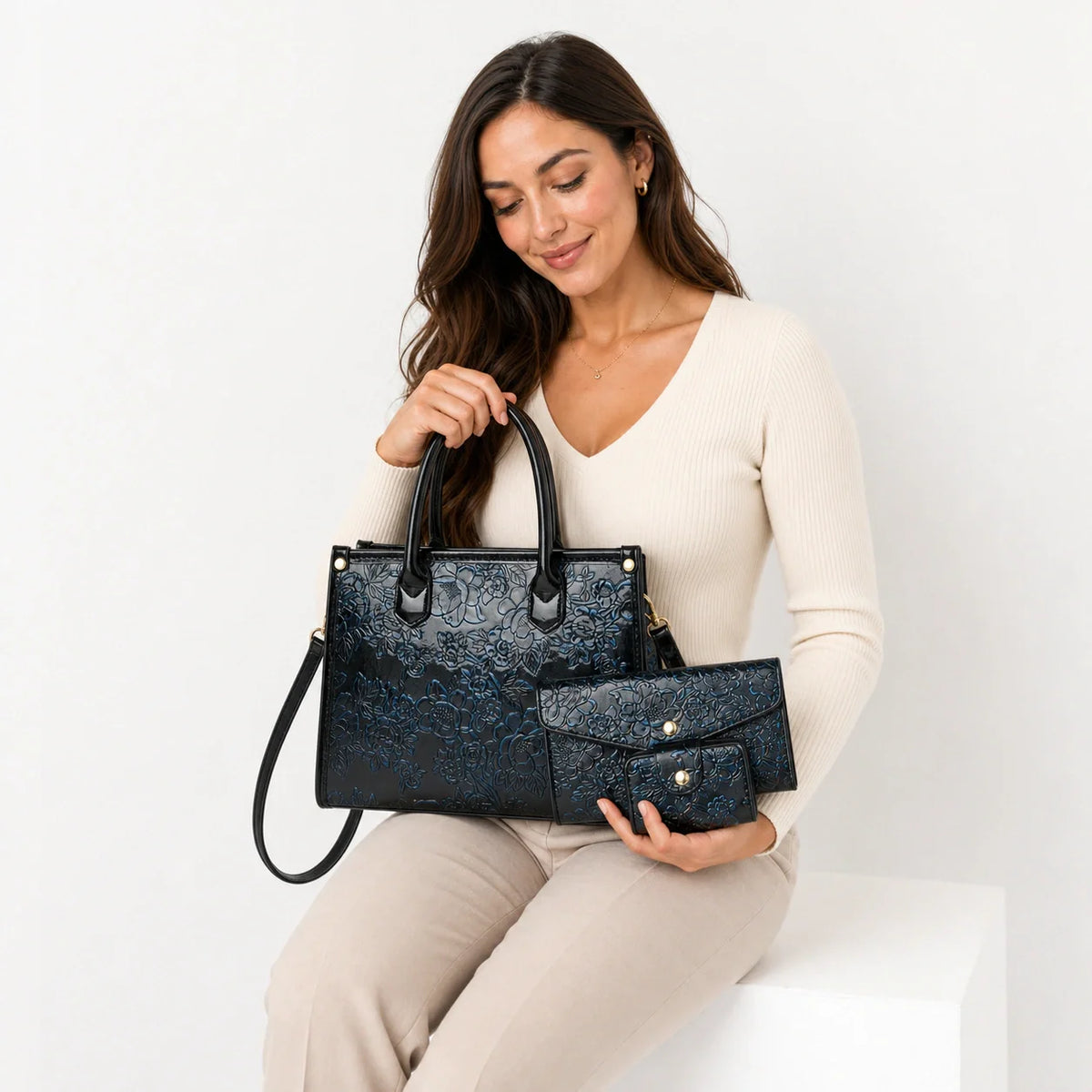 Embossed Leather Set - Vela